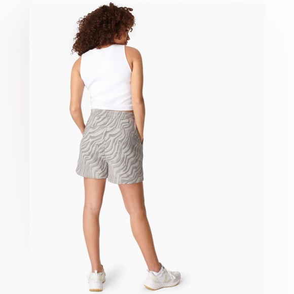 Sweaty Betty Essential Shorts - Light Grey Zebra Print - Picture 2 of 7